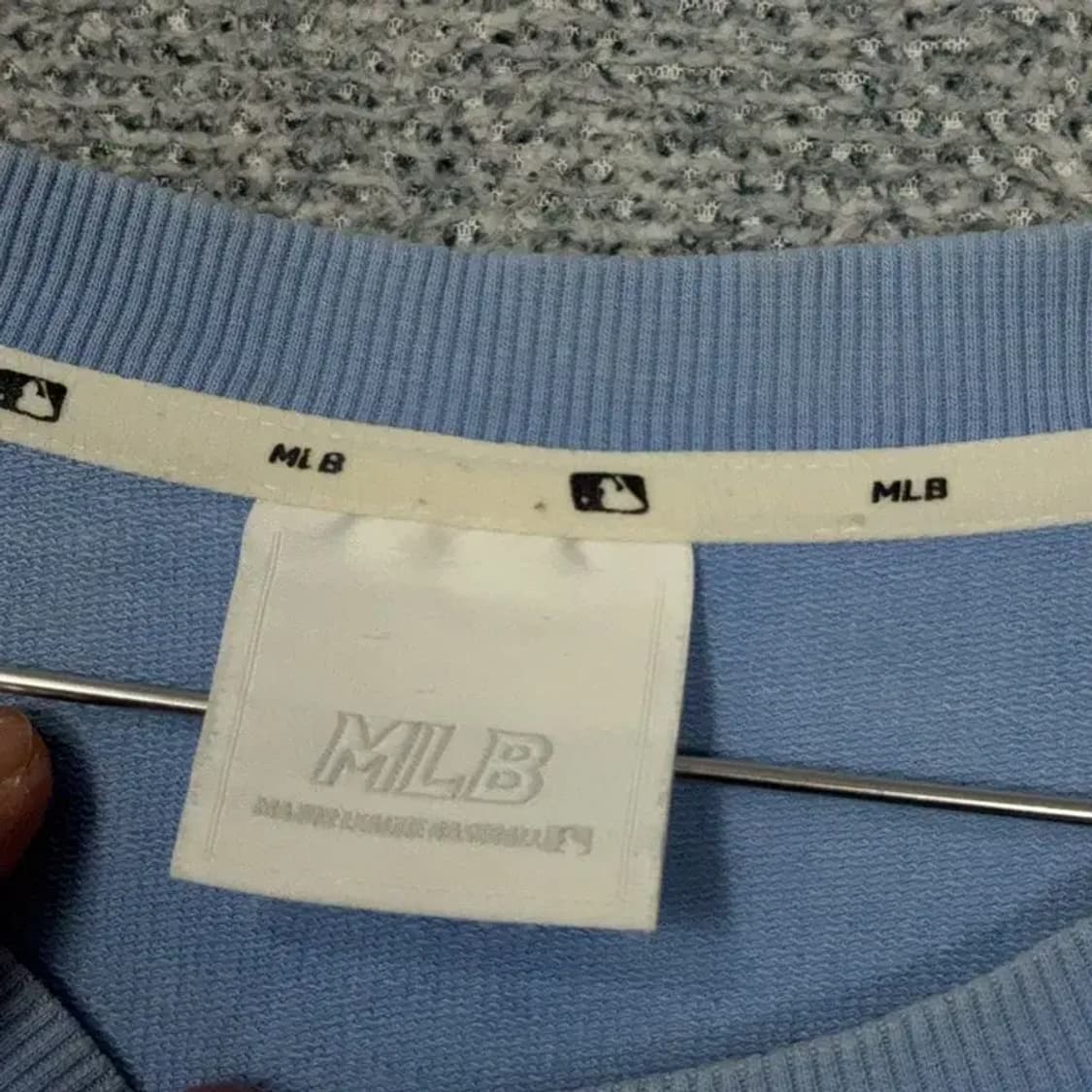 MLB 뉴욕양키즈 로고 라이트 블루 맨투맨 105 상품이미지3