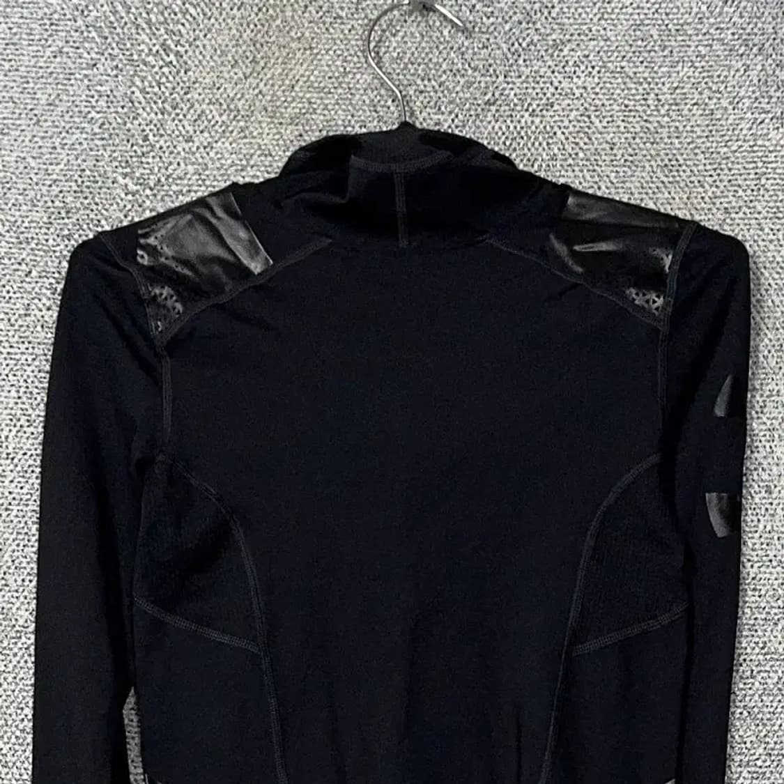 언더아머 블랙 기능성 운동 긴팔티 S-M 상품이미지3