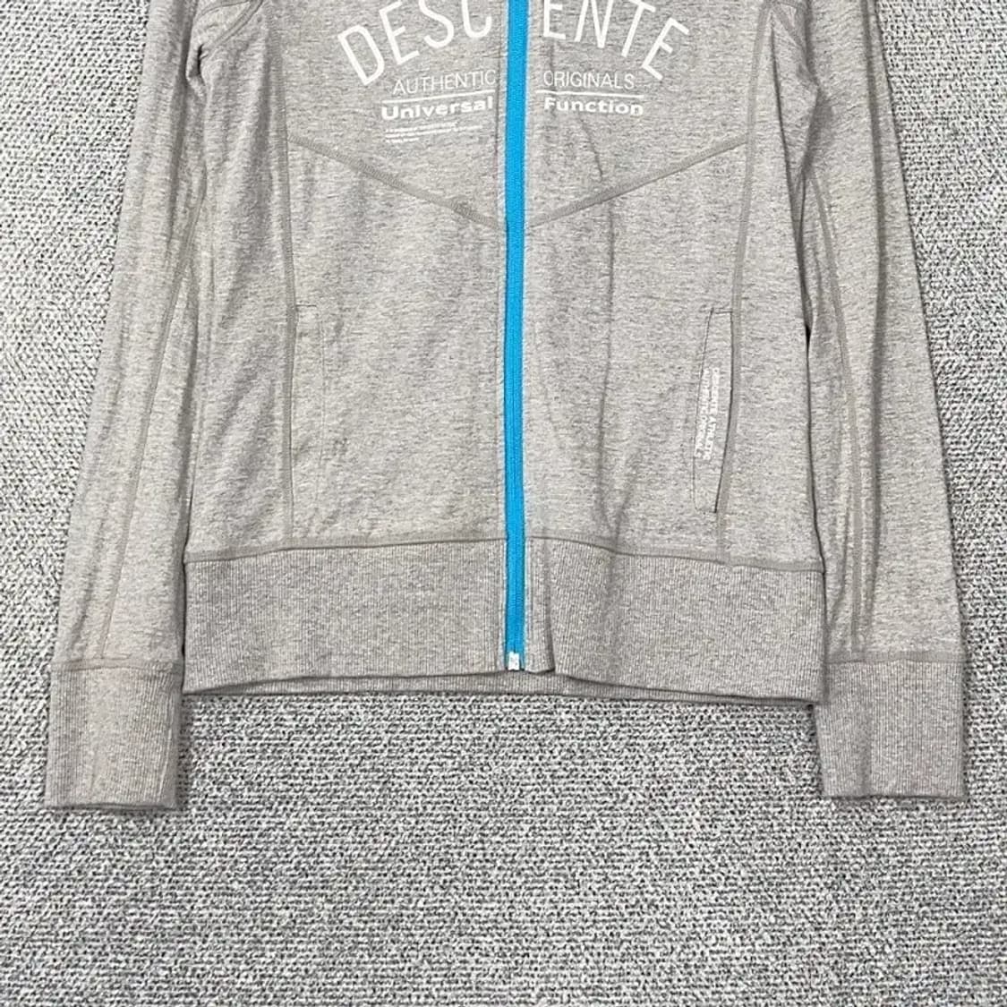 데상트 프린팅 로고 그레이 후드집업 85 상품이미지4