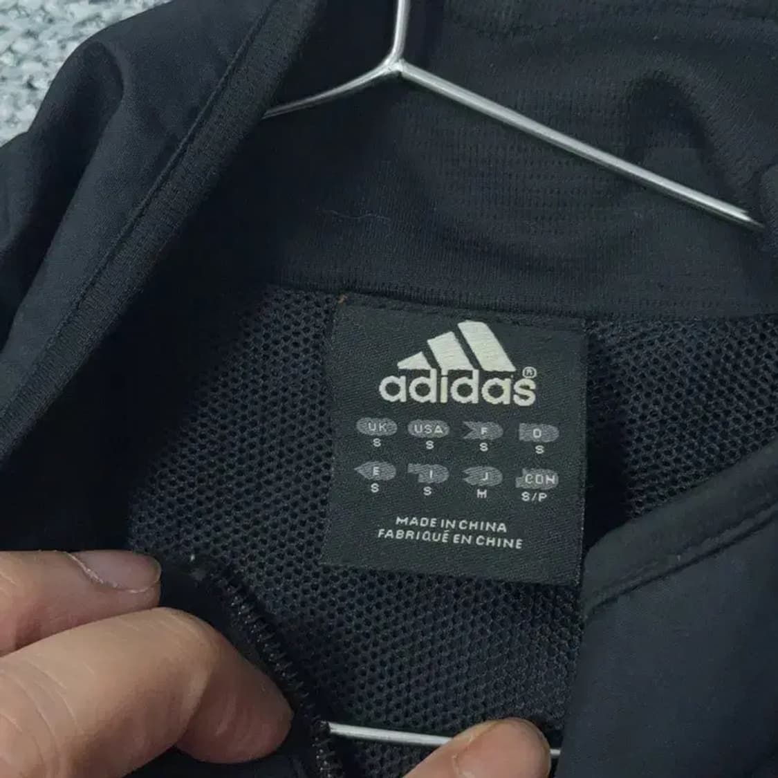 아디다스 검금 로고 바람막이 M 상품이미지3