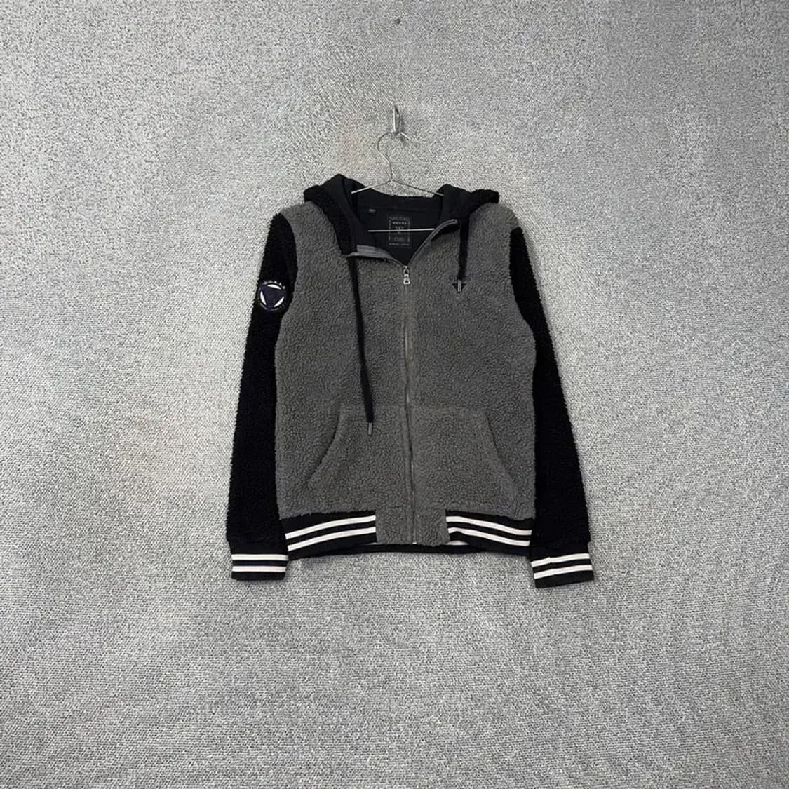 게스 로고 단가라 양털 뽀글이 후드집업 S 상품이미지1