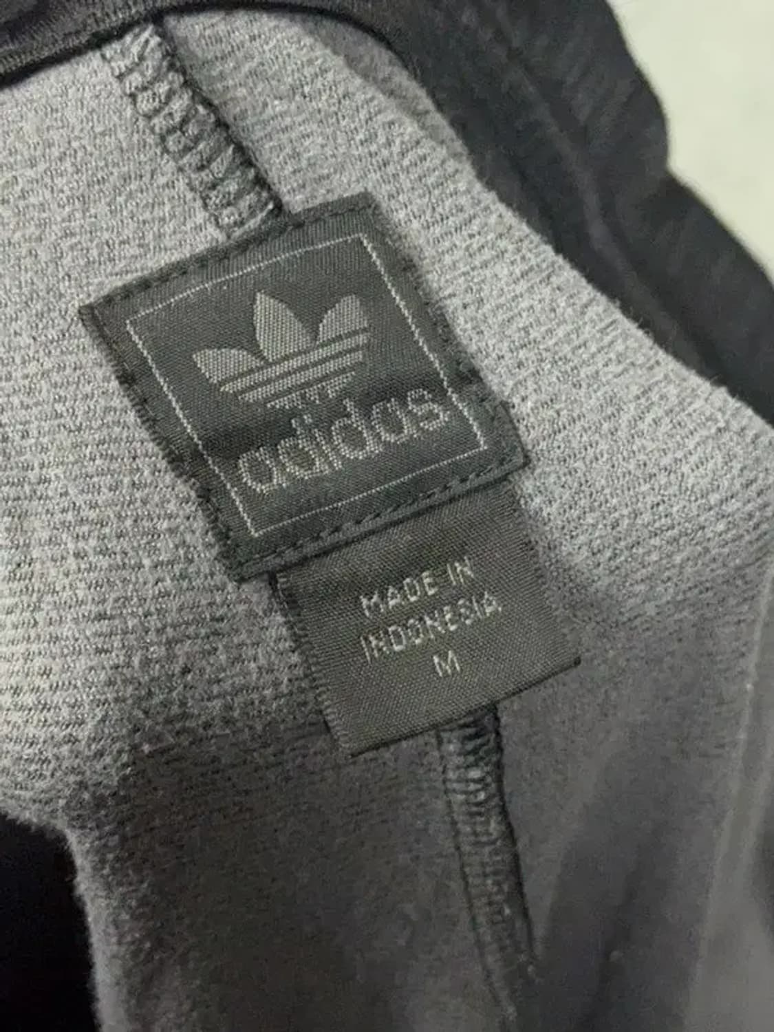 아디다스 흑탭 검빨 트랙팬츠 M 상품이미지3