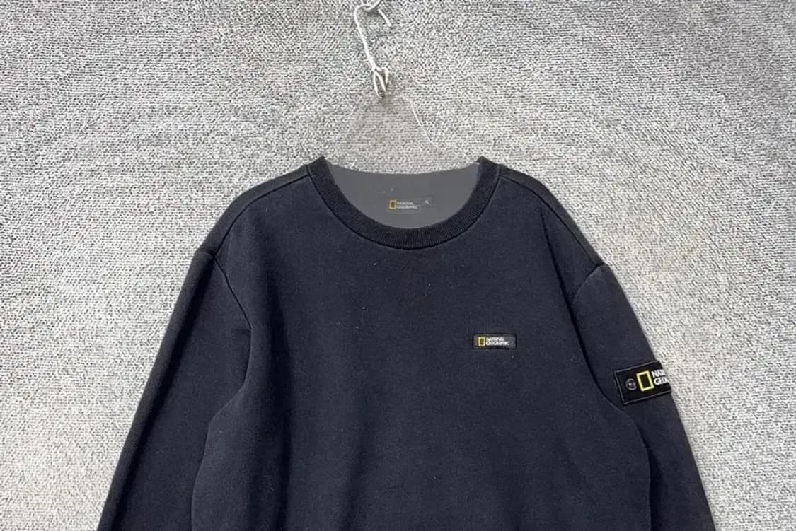 내셔널지오그래픽 네이비 로고 완장 맨투맨 XL 상품이미지3