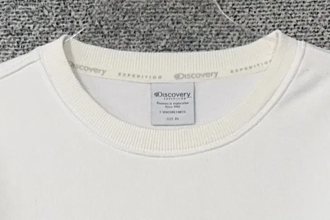 디스커버리 프린팅 화이트 맨투맨 95 상품이미지5