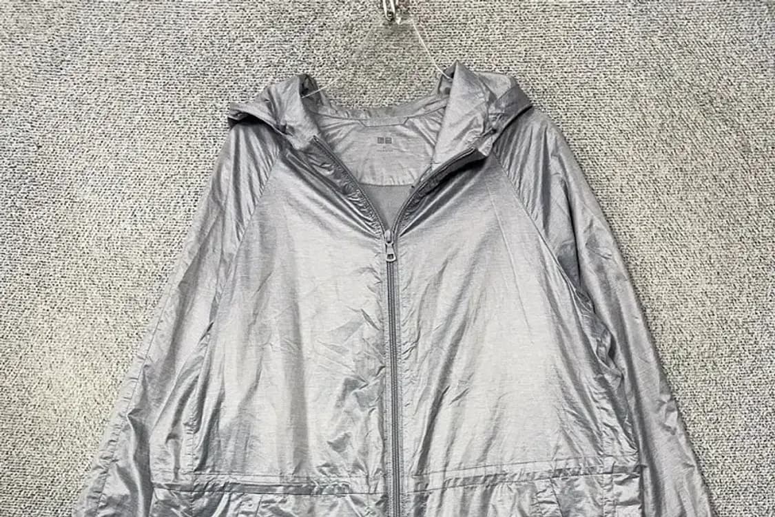 유니클로 실버 유광 바람막이 레인코트 XL 상품이미지3