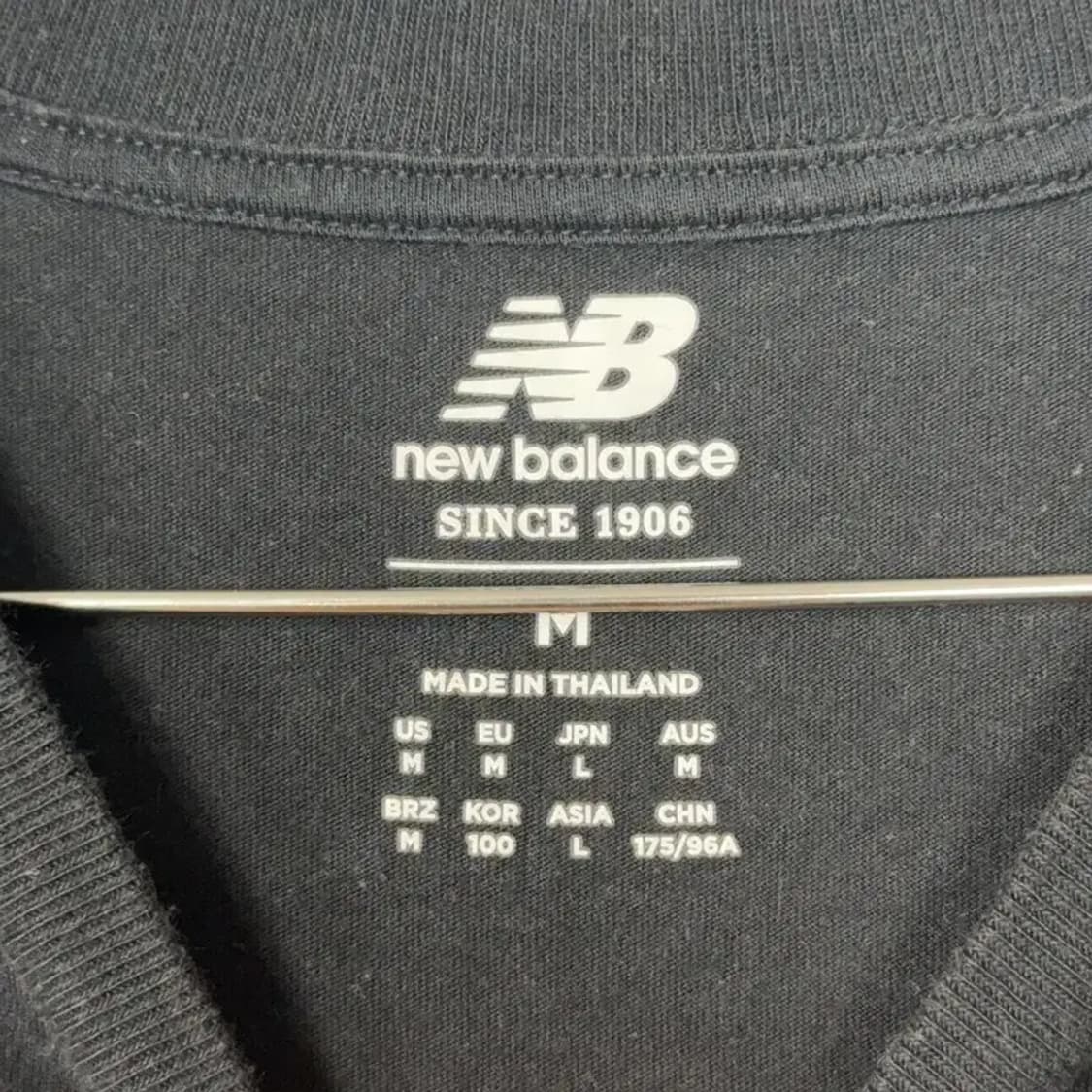 뉴발란스 프린팅 블랙 반팔티 L 상품이미지3