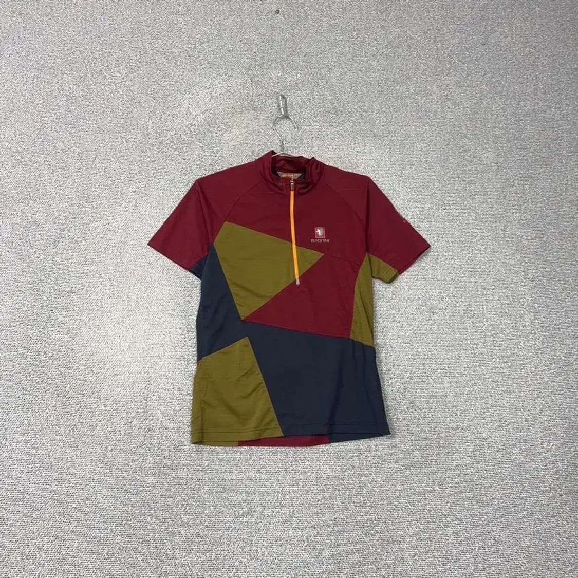 블랙야크 로고 기능성 반집업 반팔티 95 상품이미지1