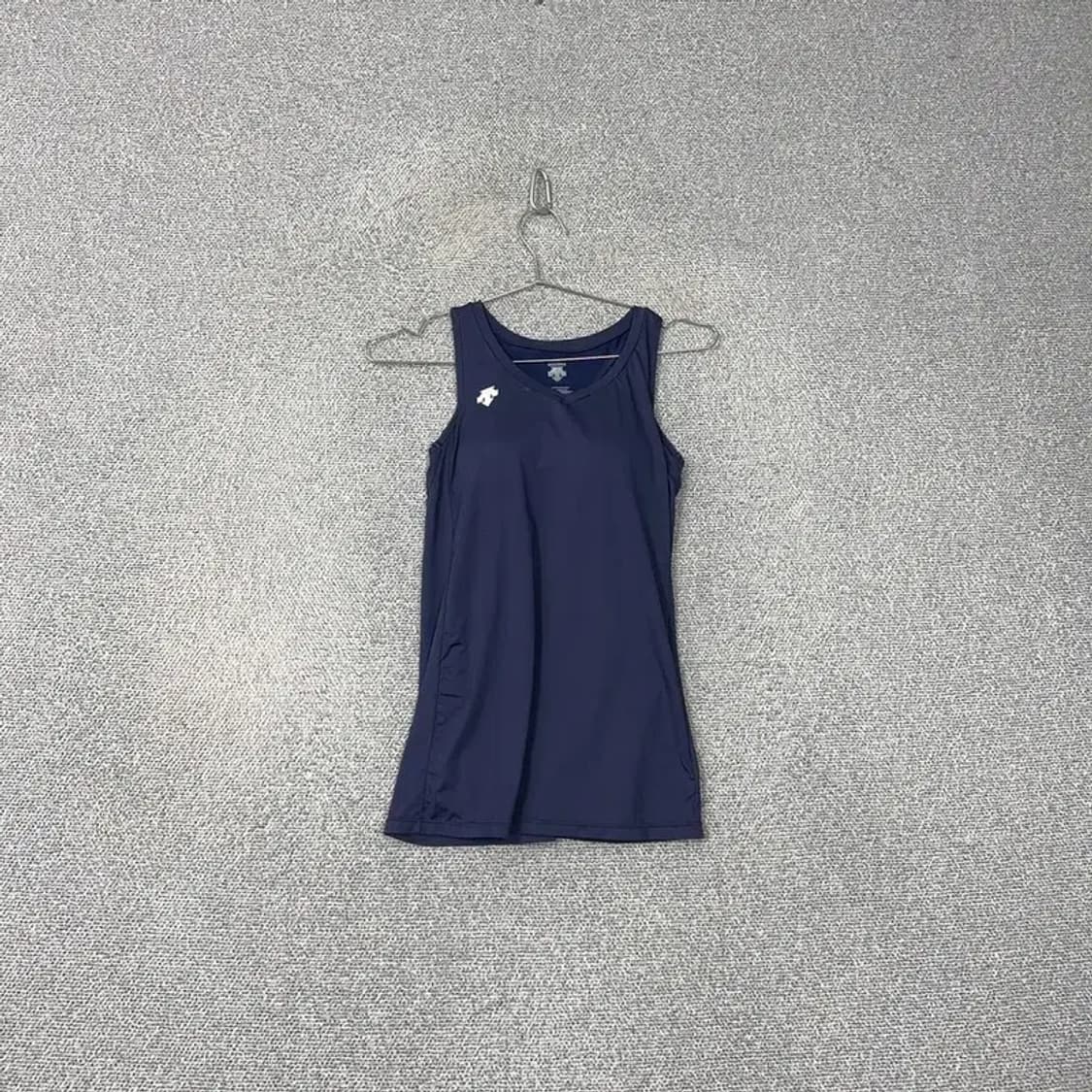 데상트 로고 기능성 민소매 나시 85 상품이미지1