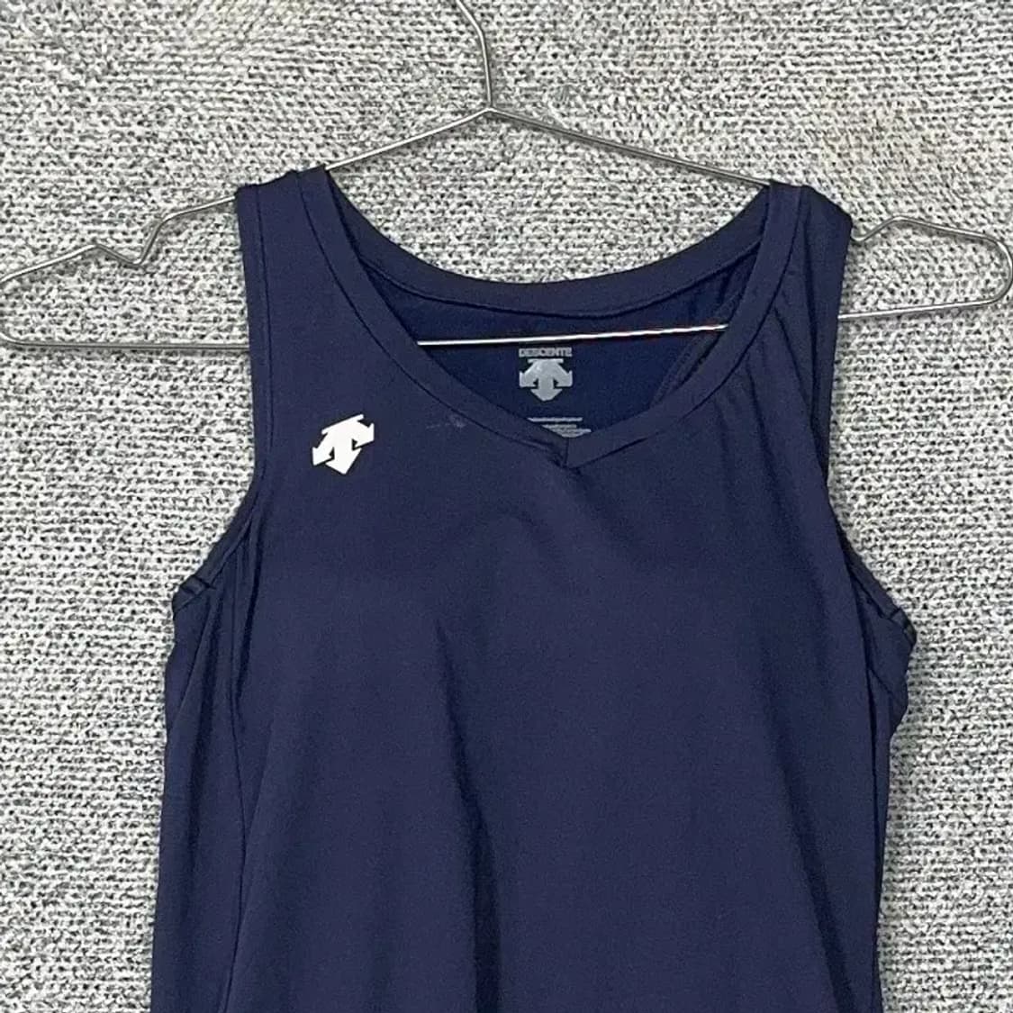 데상트 로고 기능성 민소매 나시 85 상품이미지3