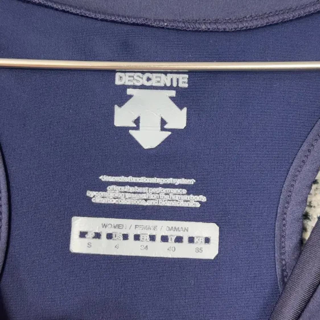 데상트 로고 기능성 민소매 나시 85 상품이미지5