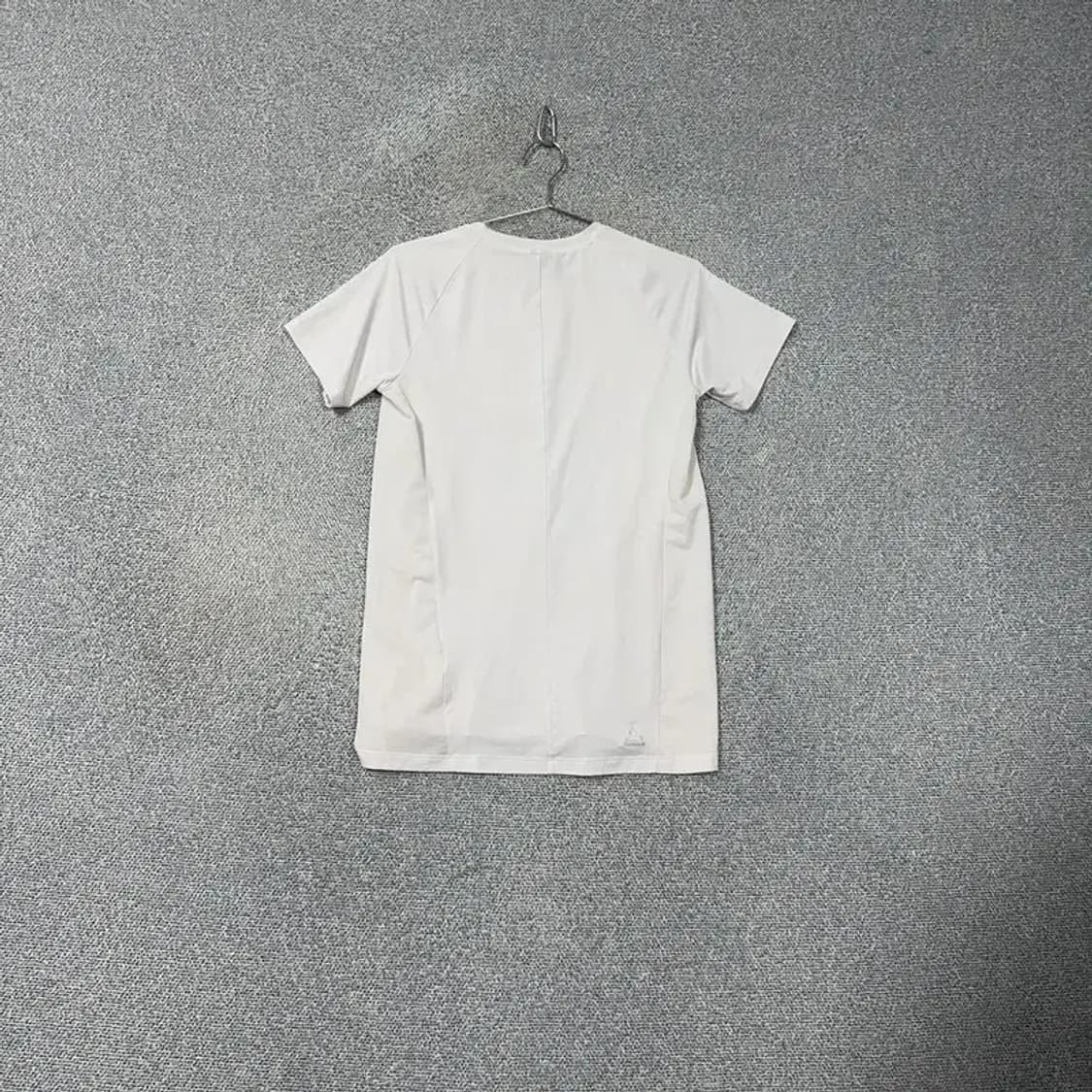 리복 프린팅 화이트 기능성 반팔티 M 상품이미지2