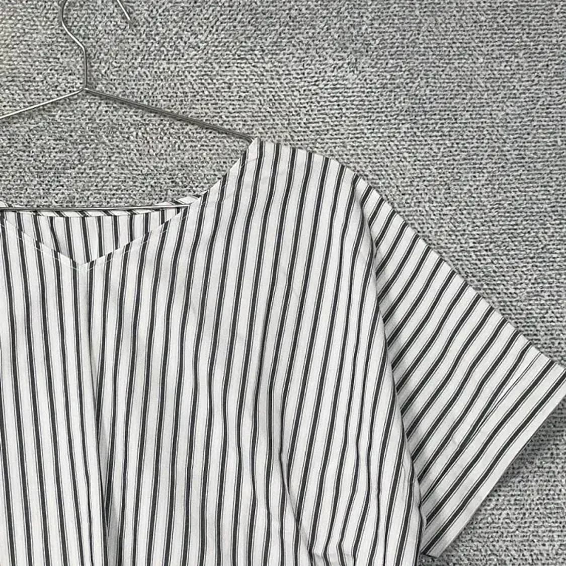 [새상품]에잇세컨즈 스트라이프 브이넥 블라우스 반팔 S 상품이미지3