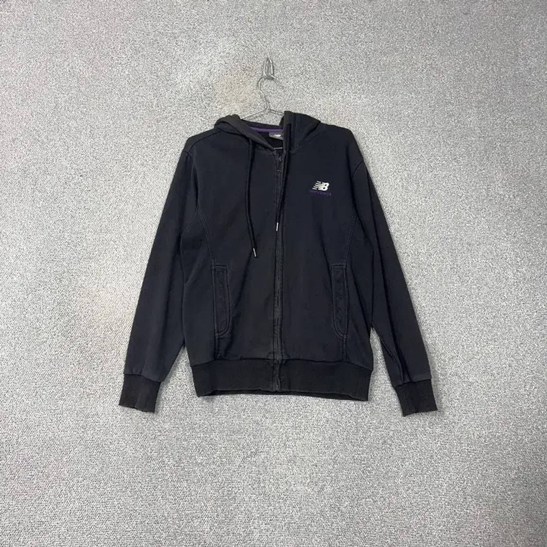 뉴발란스 블랙 로고 후드집업 95 상품이미지1