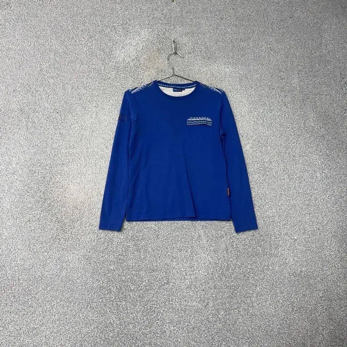디스커버리 캐주얼 블루 긴팔티 90 상품이미지1