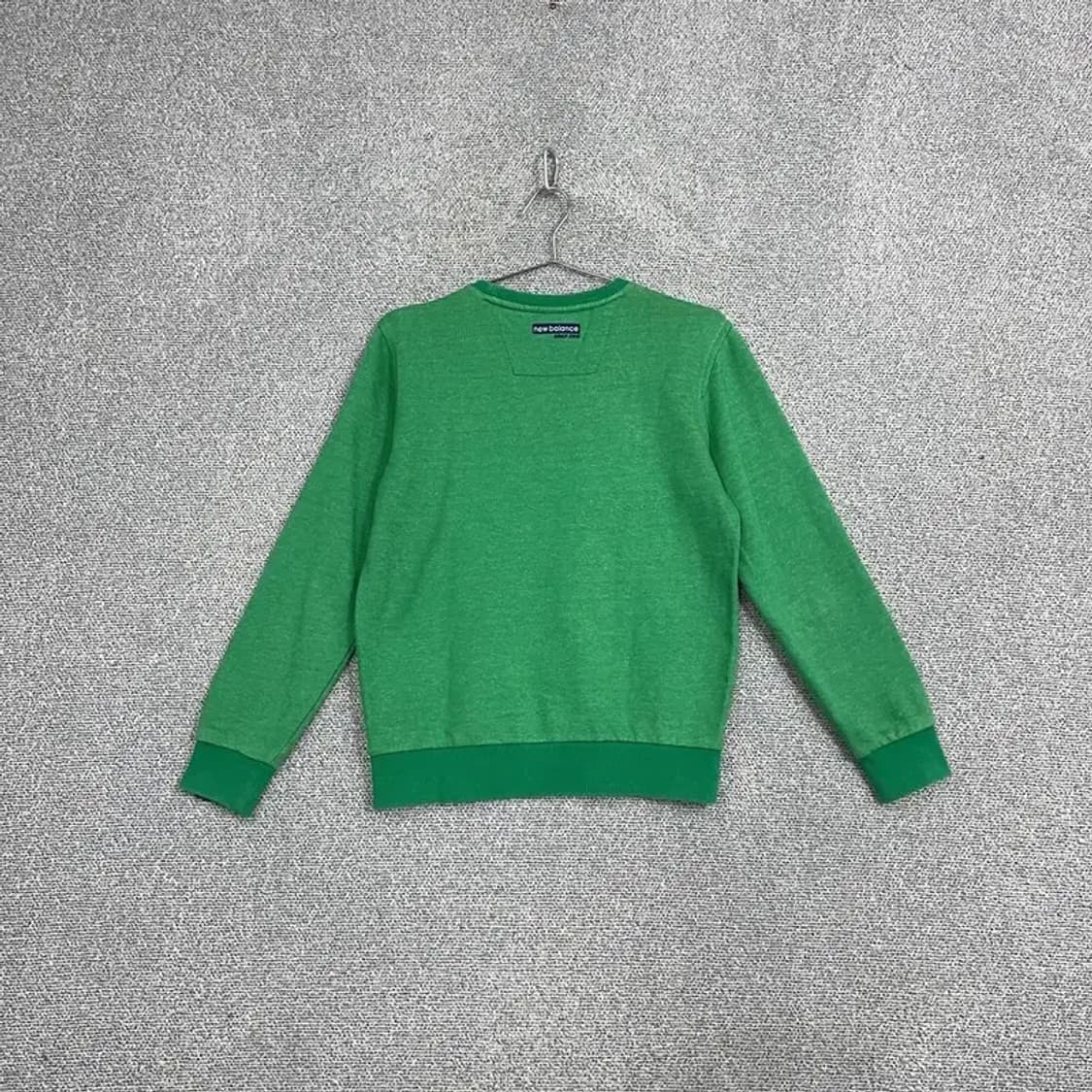 뉴발란스 여성 그린 로고 맨투맨 90 상품이미지2