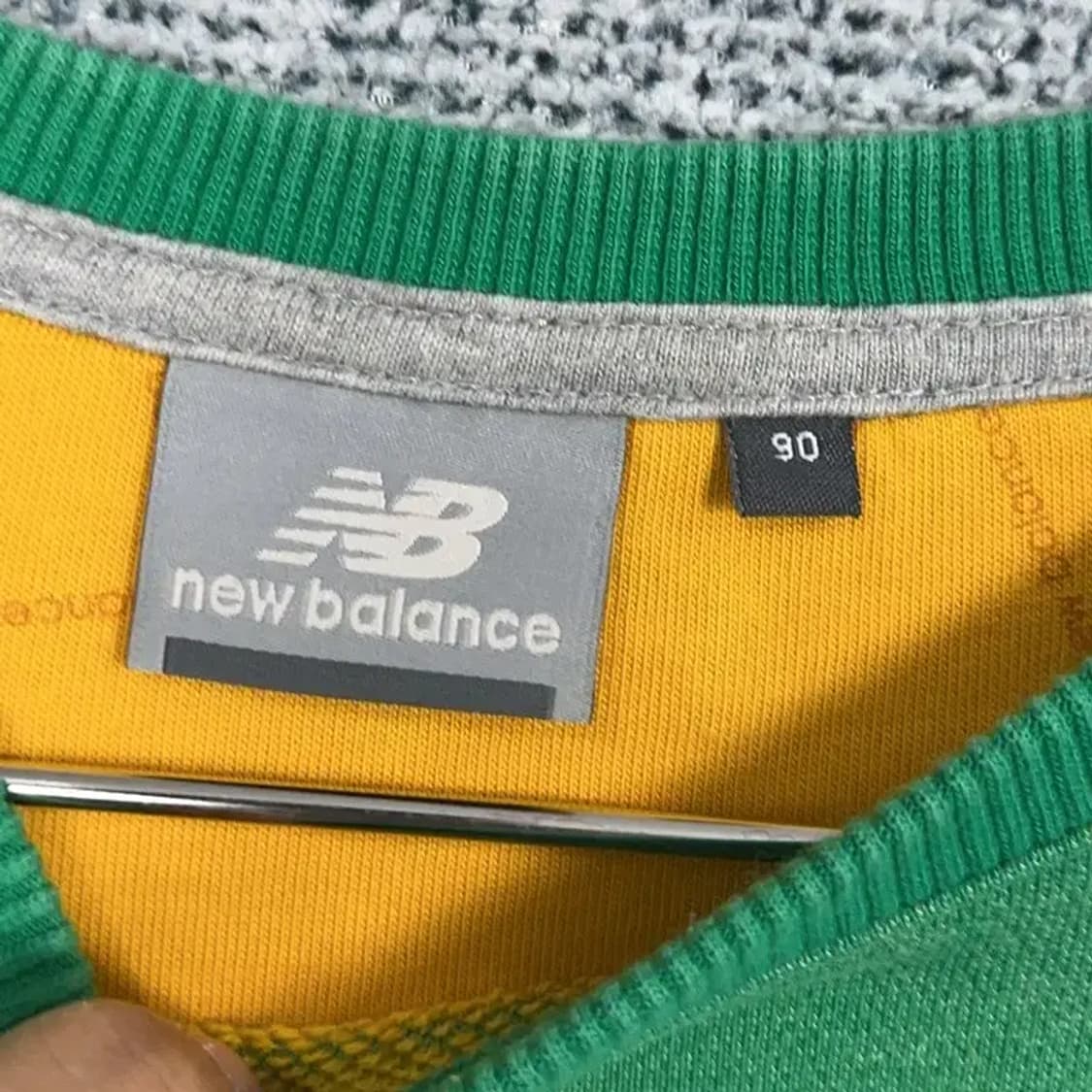 뉴발란스 여성 그린 로고 맨투맨 90 상품이미지3