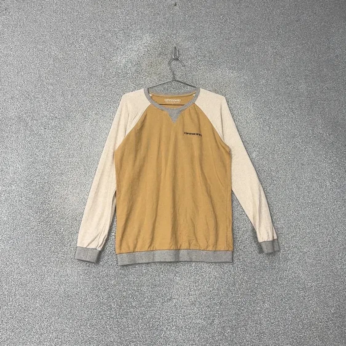 오프로드 베이지 멀티컬러 맨투맨 90 상품이미지1