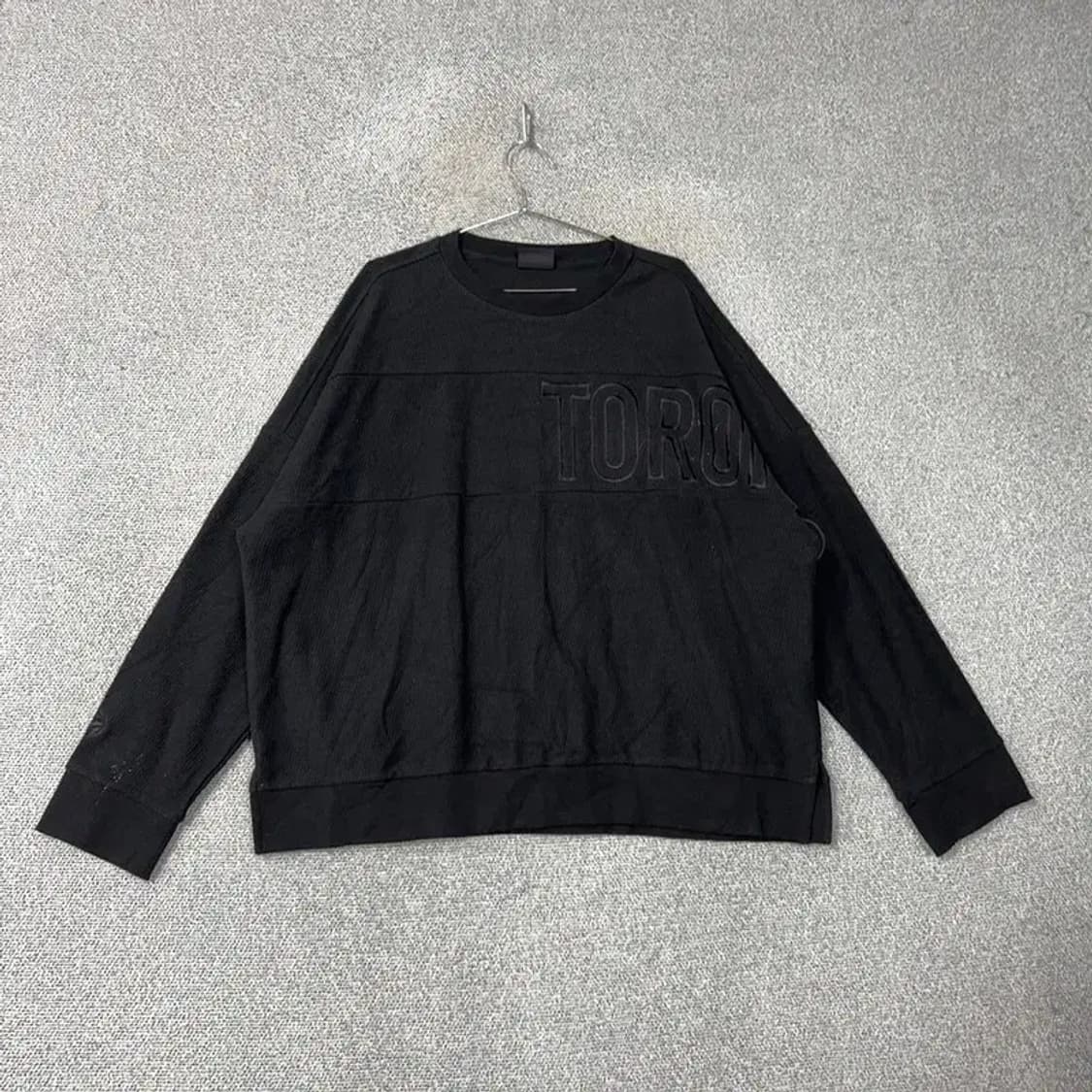 NBA 토론토 올블랙 로고 오버핏 맨투맨 L 상품이미지1