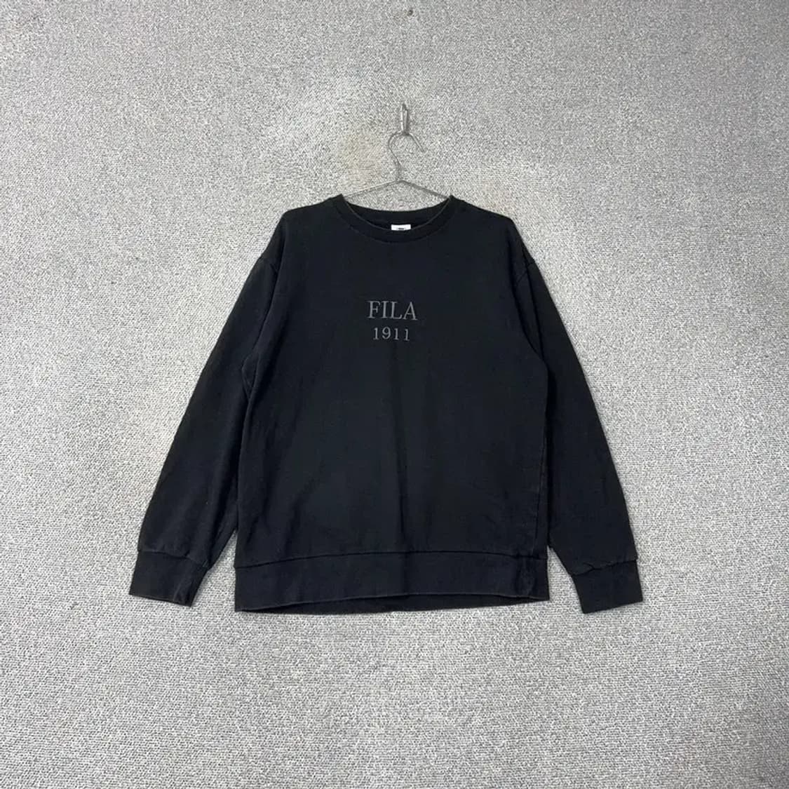 휠라 블랙 로고 맨투맨 105 상품이미지1