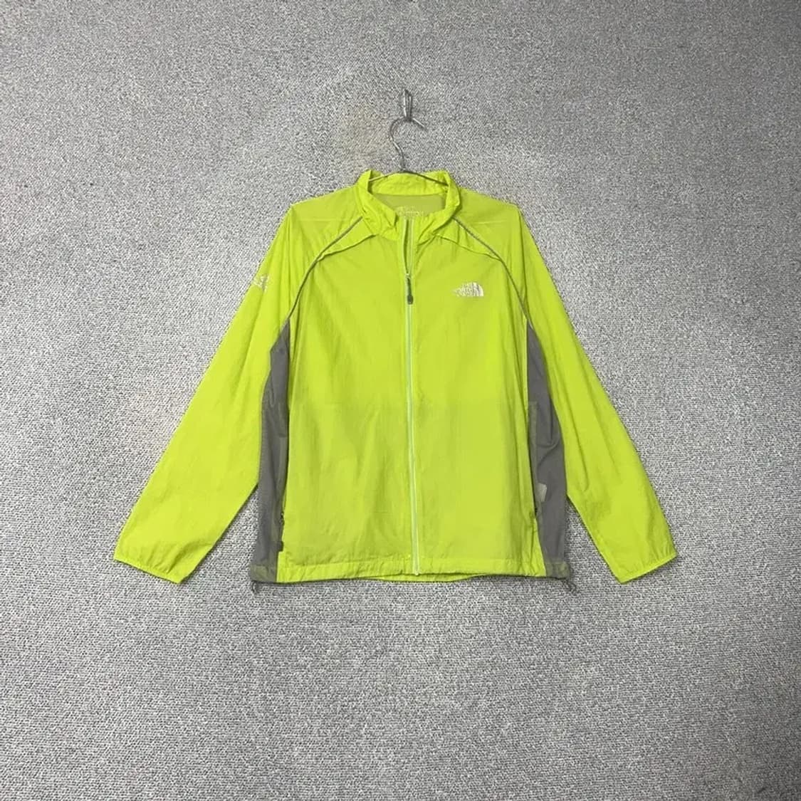 노스페이스 연두 형광 로고 기능성 운동 바람막이 100 상품이미지1