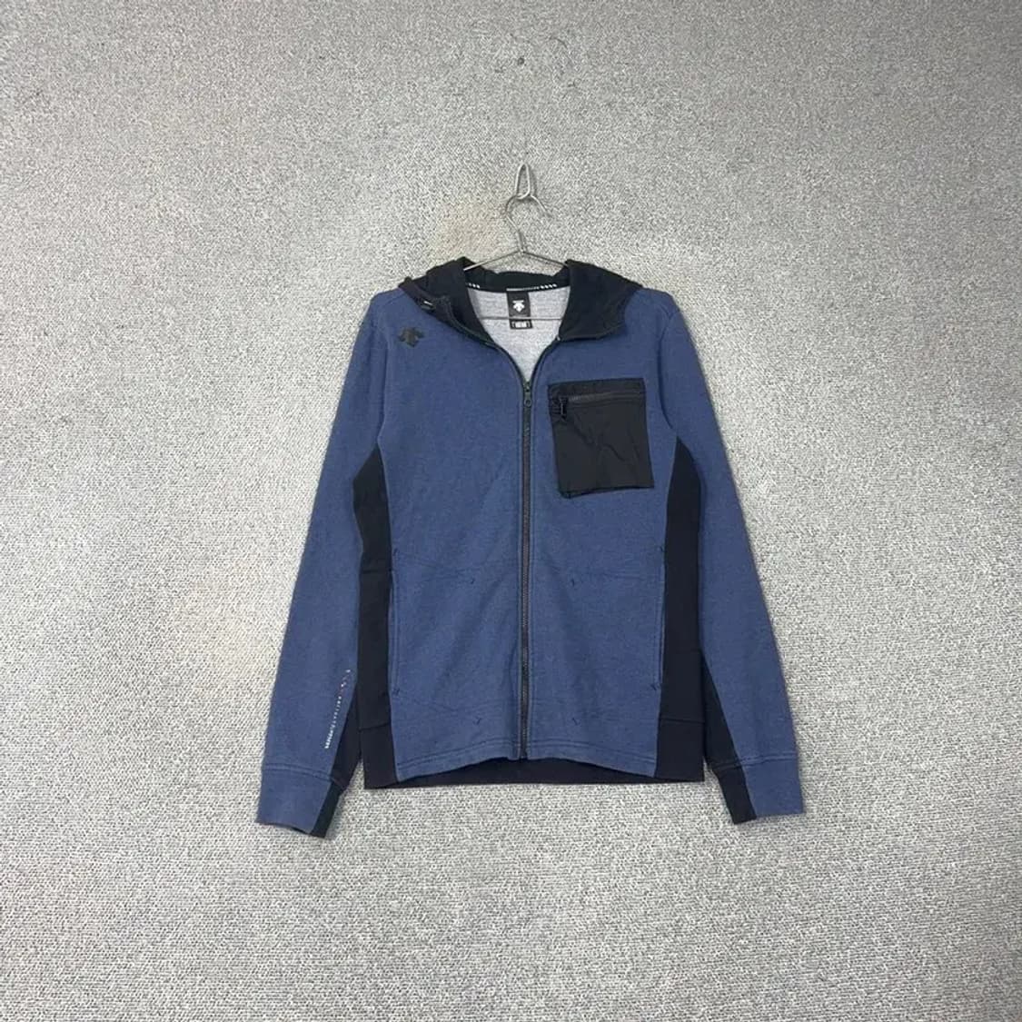 데상트 로고 퀄팅 포켓 기능성 후드집업 95 상품이미지1