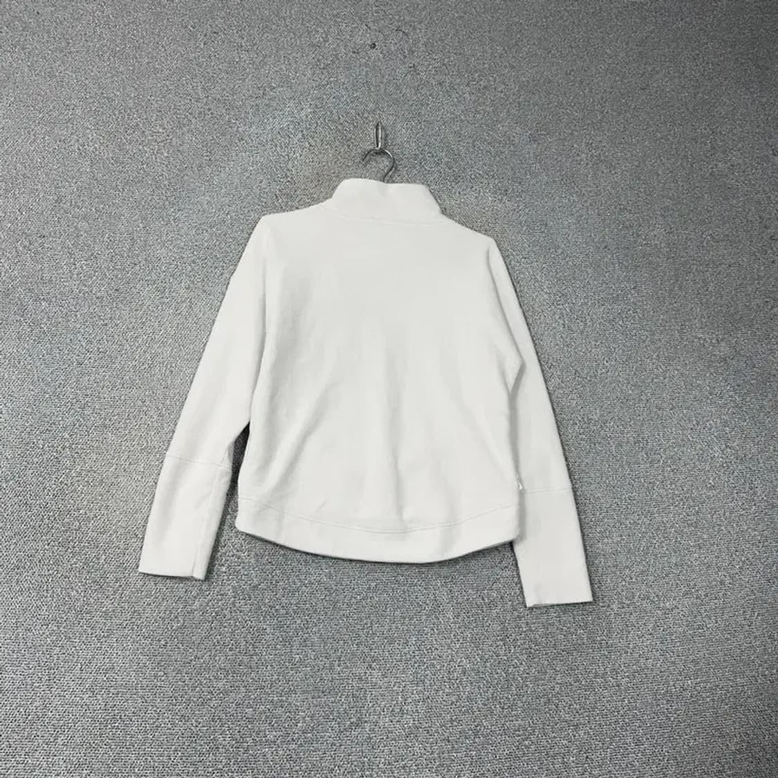 언더아머 화이트 로고 후리스 긴팔티 M 상품이미지2