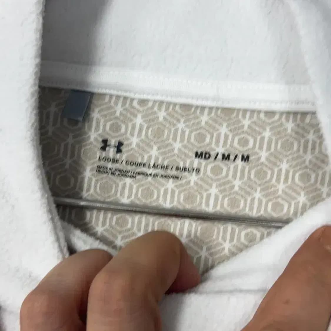 언더아머 화이트 로고 후리스 긴팔티 M 상품이미지3
