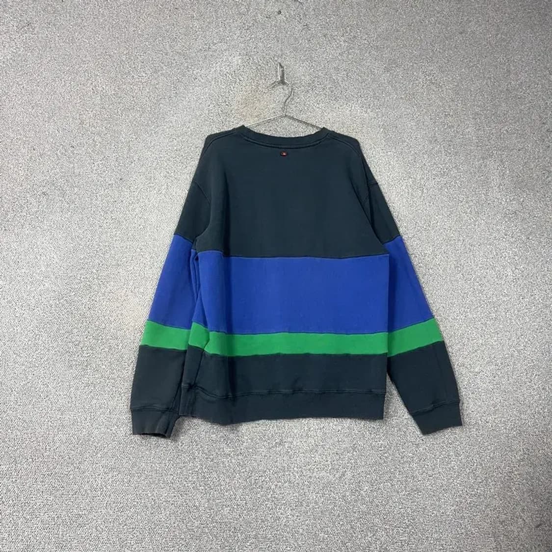 MLB 뉴욕양키즈 레인보우 로고 오버핏 멀티컬러 맨투맨 105 상품이미지2