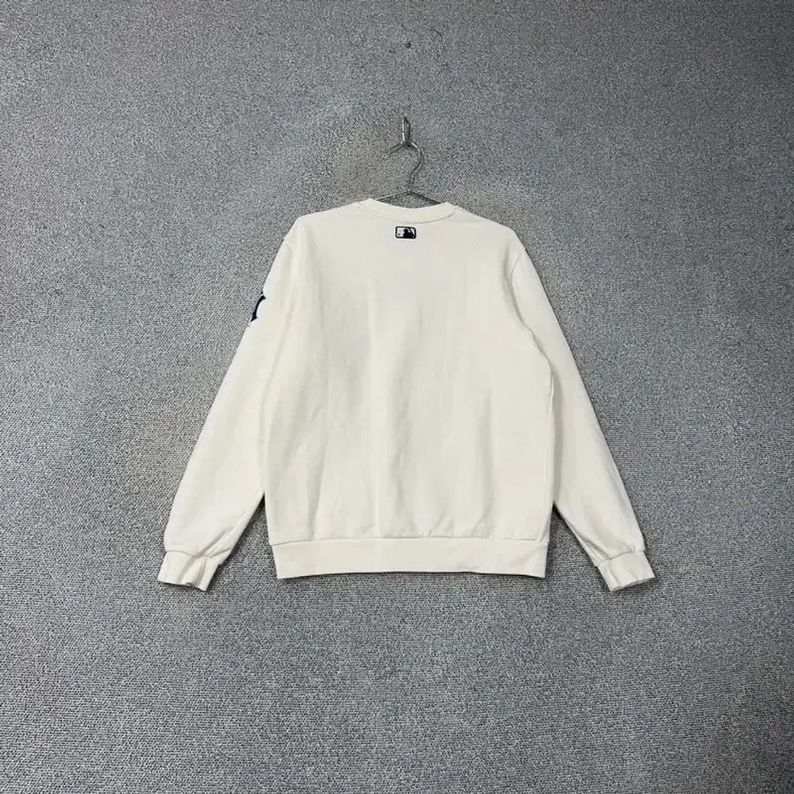 MLB 뉴욕양키즈 로고 화이트 맨투맨 105 상품이미지2