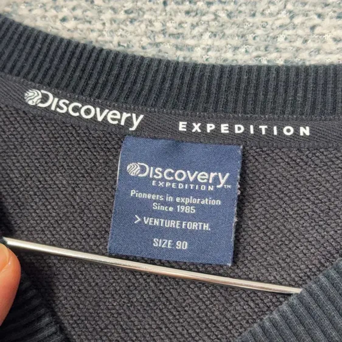 디스커버리 프린팅 로고 블랙 맨투맨 90 상품이미지3