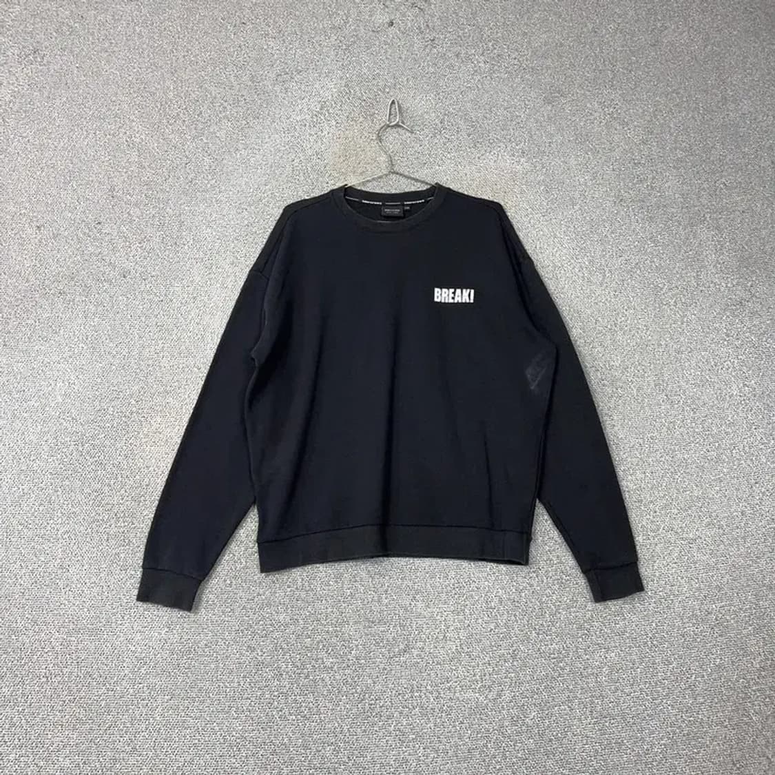 인터크루 캐주얼 백프린팅 로고 블랙 맨투맨 100 상품이미지2