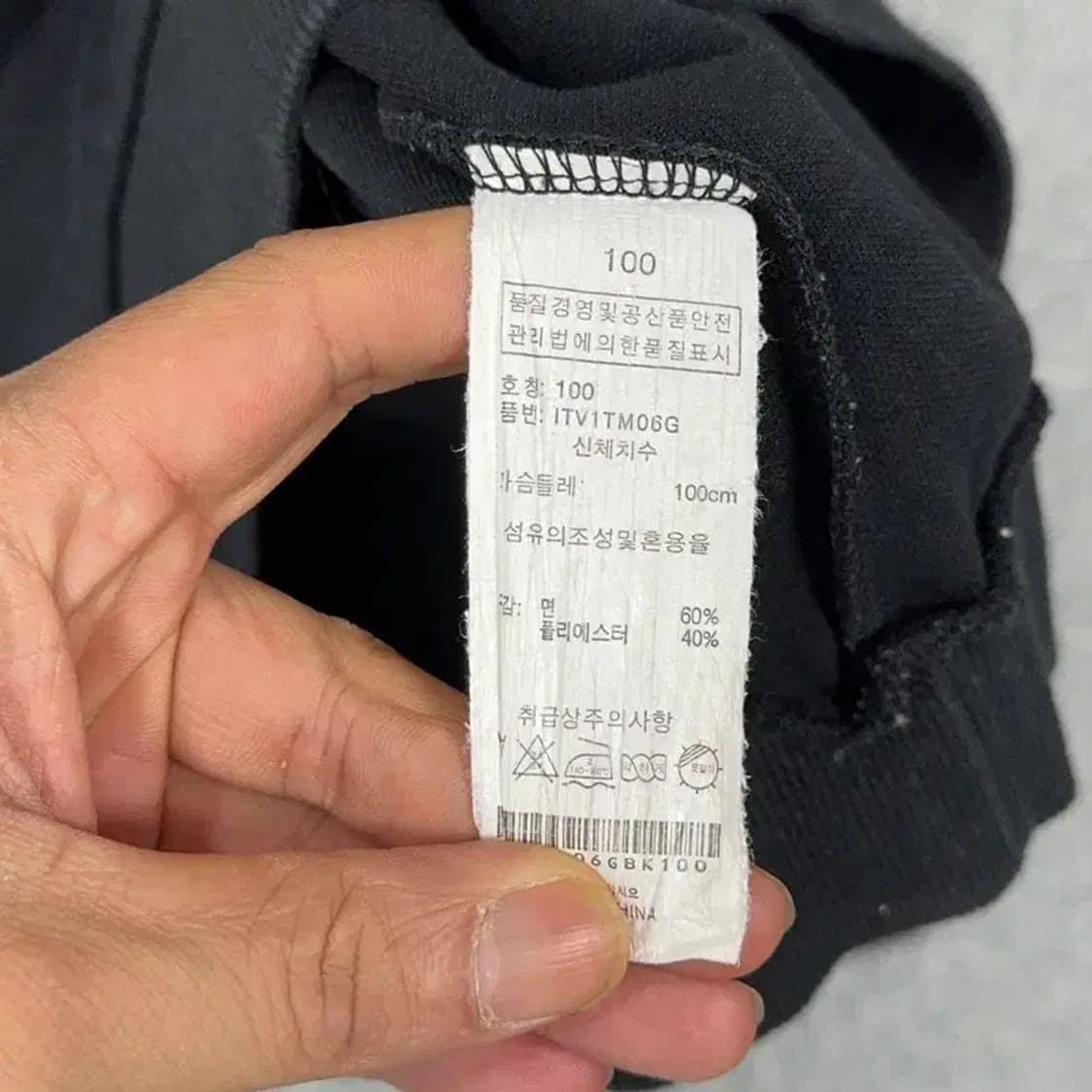 인터크루 캐주얼 백프린팅 로고 블랙 맨투맨 100 상품이미지4