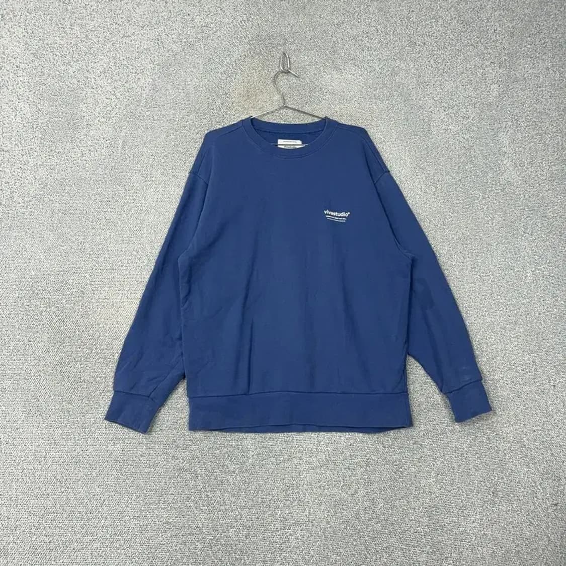 비바스튜디오 로고 프린팅 네이비 맨투맨 XL 상품이미지1