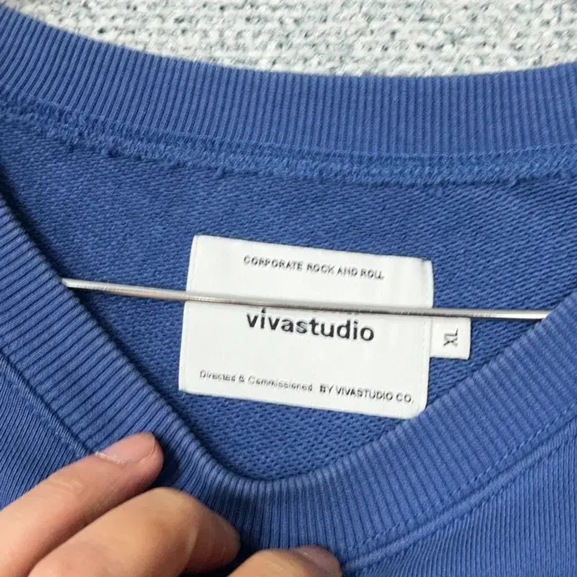비바스튜디오 로고 프린팅 네이비 맨투맨 XL 상품이미지3