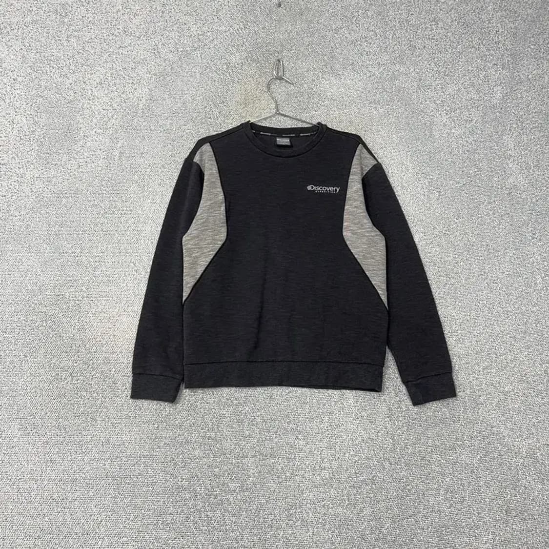 디스커버리 기능성 블랙 맨투맨 100 상품이미지1