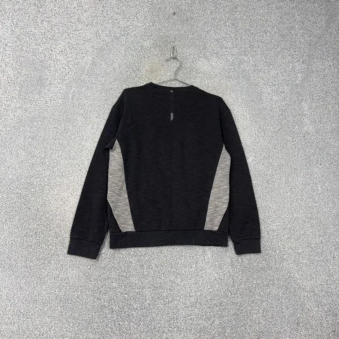 디스커버리 기능성 블랙 맨투맨 100 상품이미지2