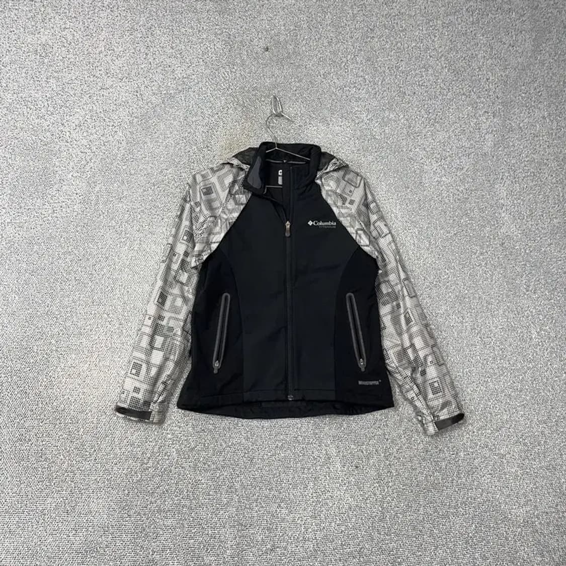 콜롬비아 티타늄 로고 패턴 기능성 등산 운동 바람막이 M 상품이미지1