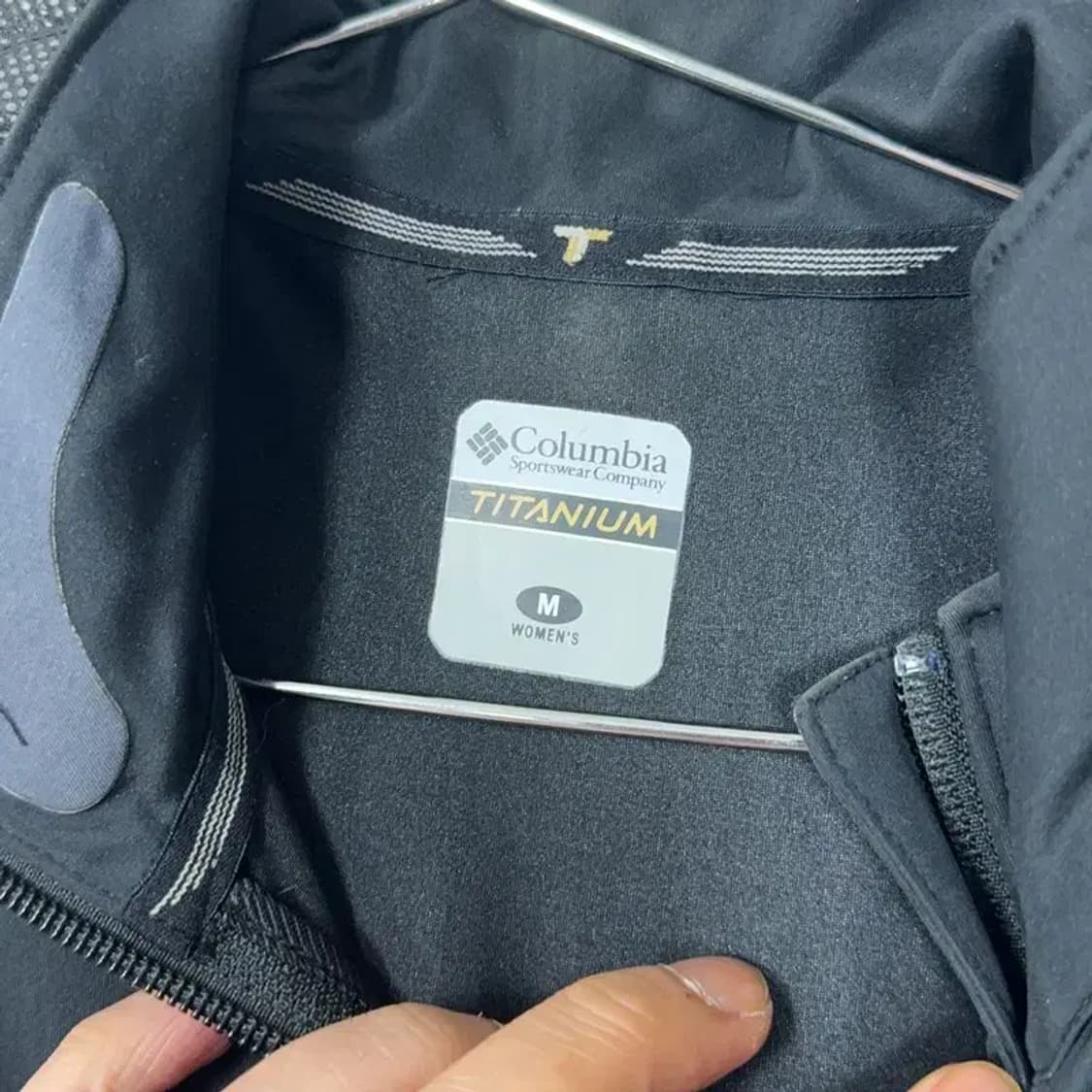 콜롬비아 티타늄 로고 패턴 기능성 등산 운동 바람막이 M 상품이미지3