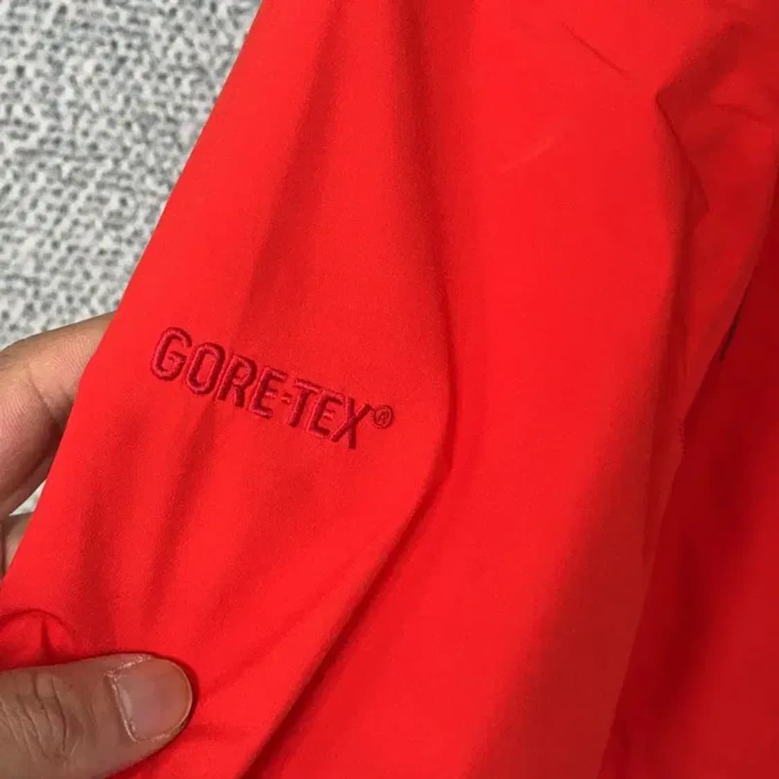 밀레 고어텍스 로고 레드 기능성 운동 등산 여성 바람막이 95 상품이미지3