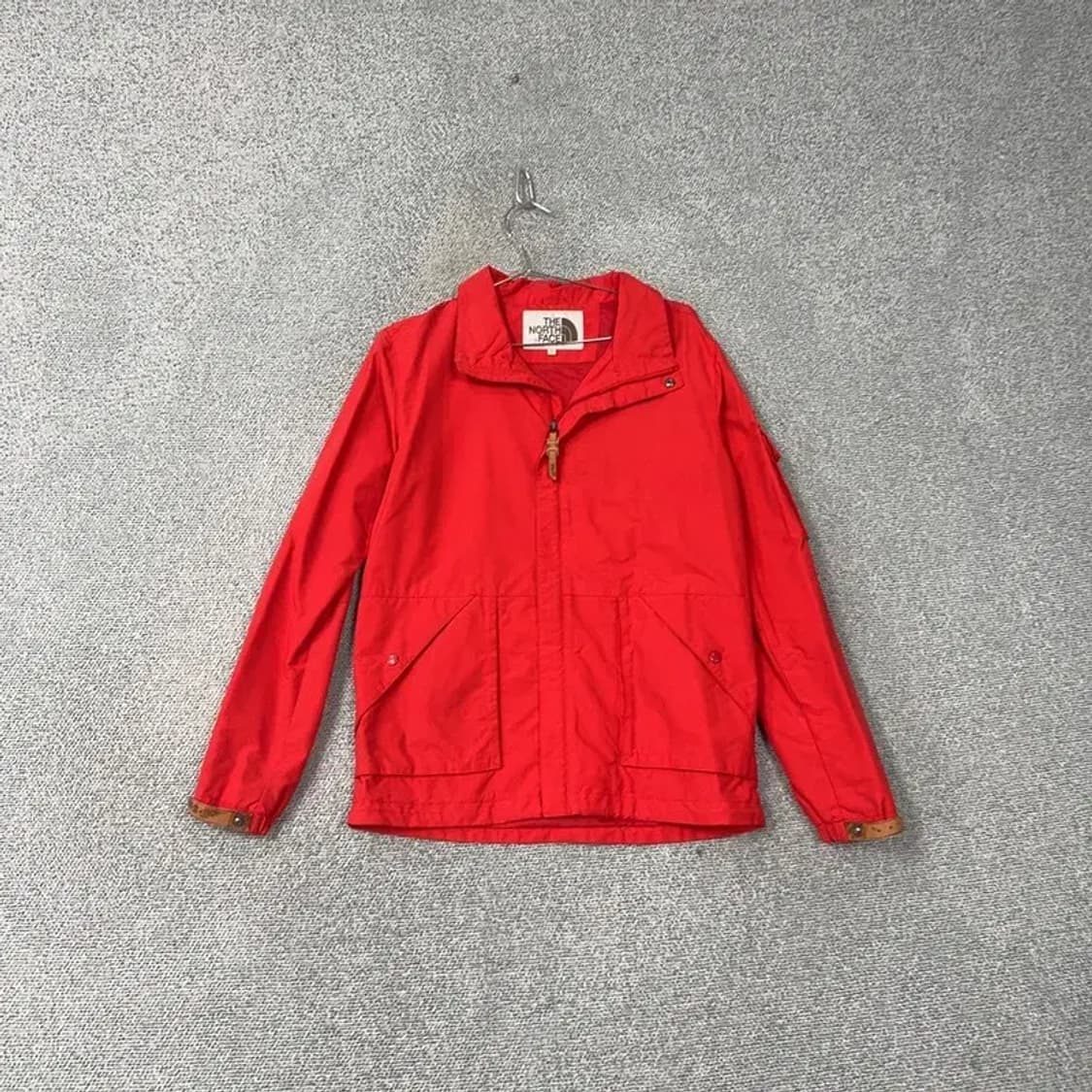 노스페이스 화이트라벨 여성 로고 레드 기능성 운동 등산 바람막이 90 상품이미지1