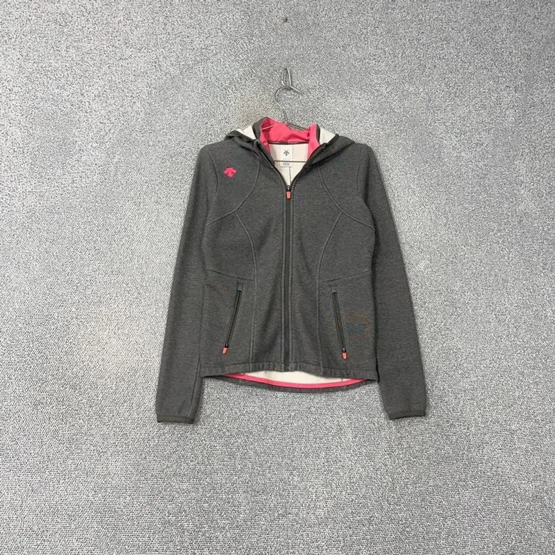 데상트 로고 딥그레이 기능성 후드집업 M 상품이미지1