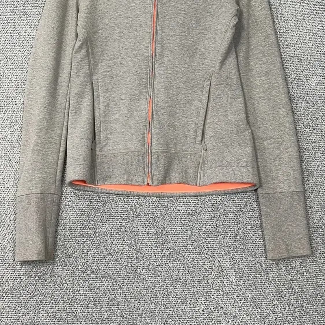 데상트 오렌지 포인트 여성 라이트 그레이 후드집업 S 상품이미지4