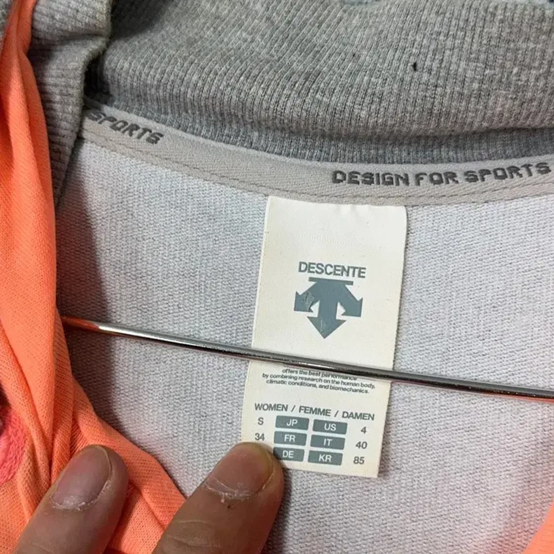 데상트 오렌지 포인트 여성 라이트 그레이 후드집업 S 상품이미지5