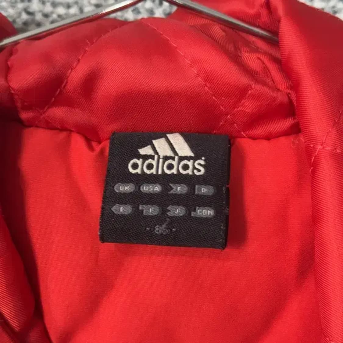 아디다스 남성 빈티지 레드 로고 삼선 바람막이 L 상품이미지3