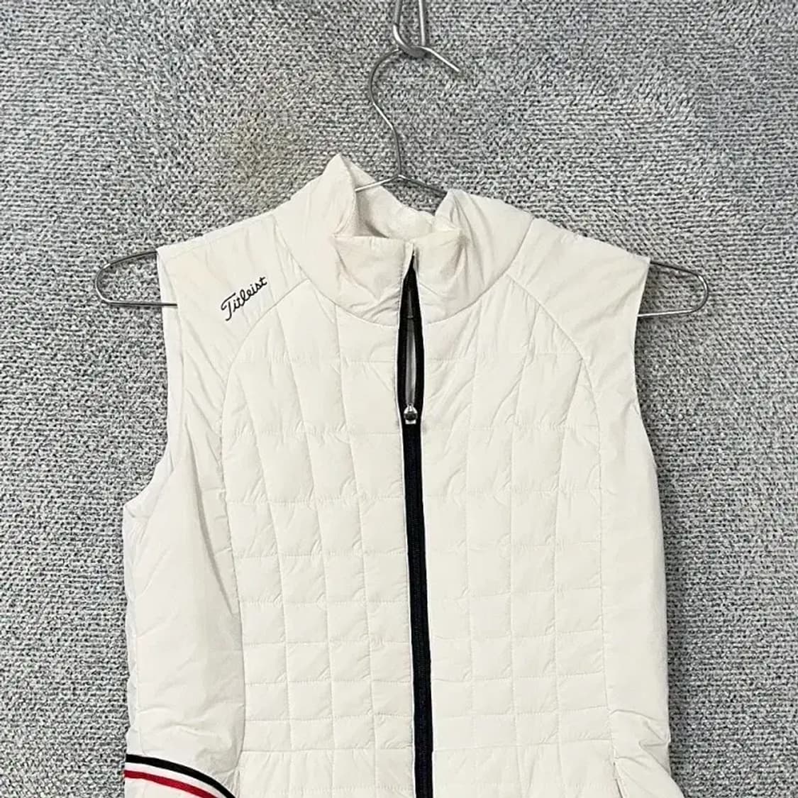 타이틀리스트 여성 골프 경량 패딩 조끼 S 상품이미지3