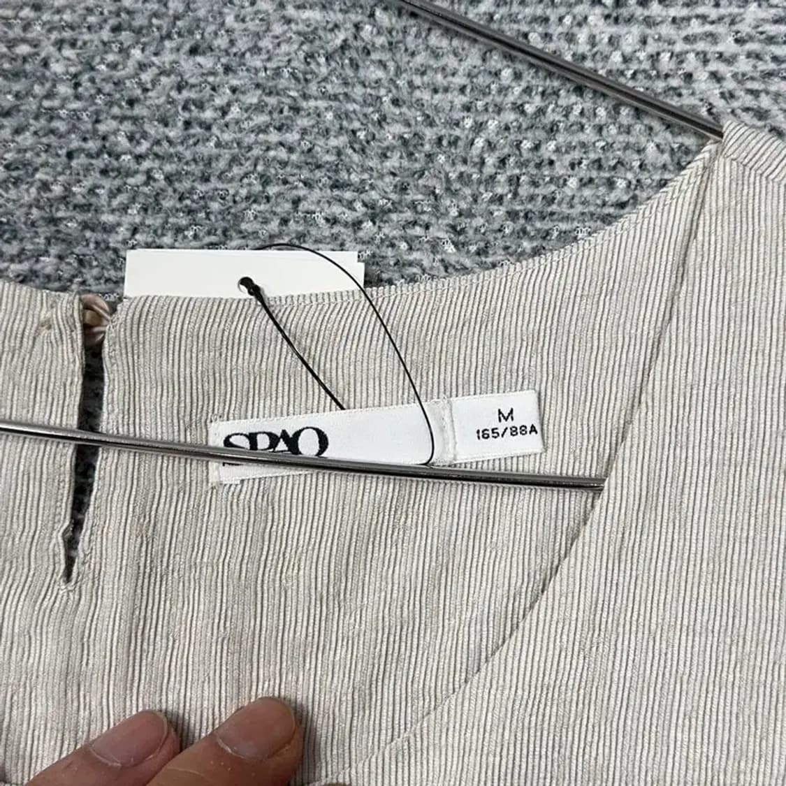 [새상품]스파오 크림 캐주얼 여성 블라우스 M 상품이미지3