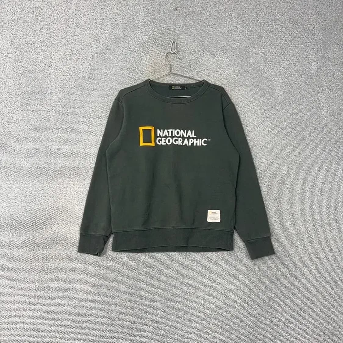 내셔널지오그래픽 프린팅 로고 카키 맨투맨 M 상품이미지1
