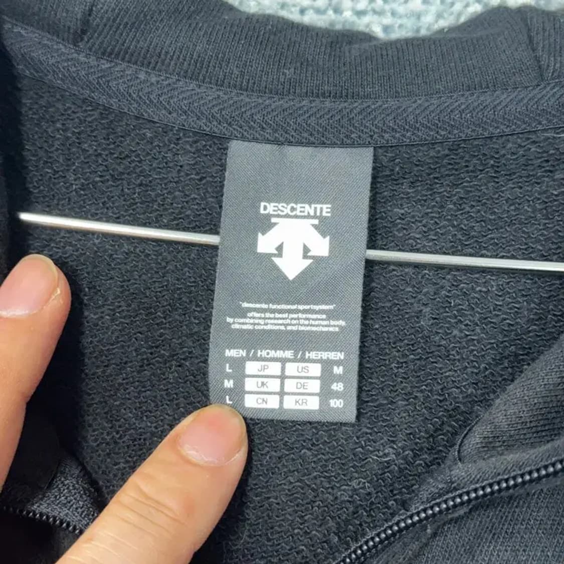 데상트 플리스 블랙 후드집업 M 상품이미지4