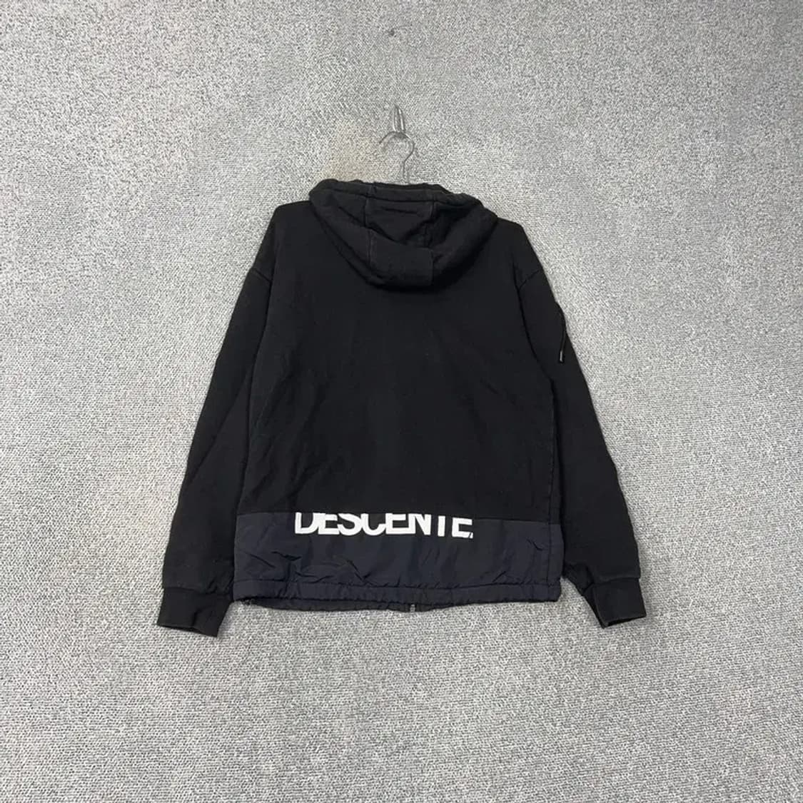 데상트 스피릿 하단 퀄팅 로고 후드집업 M 상품이미지2