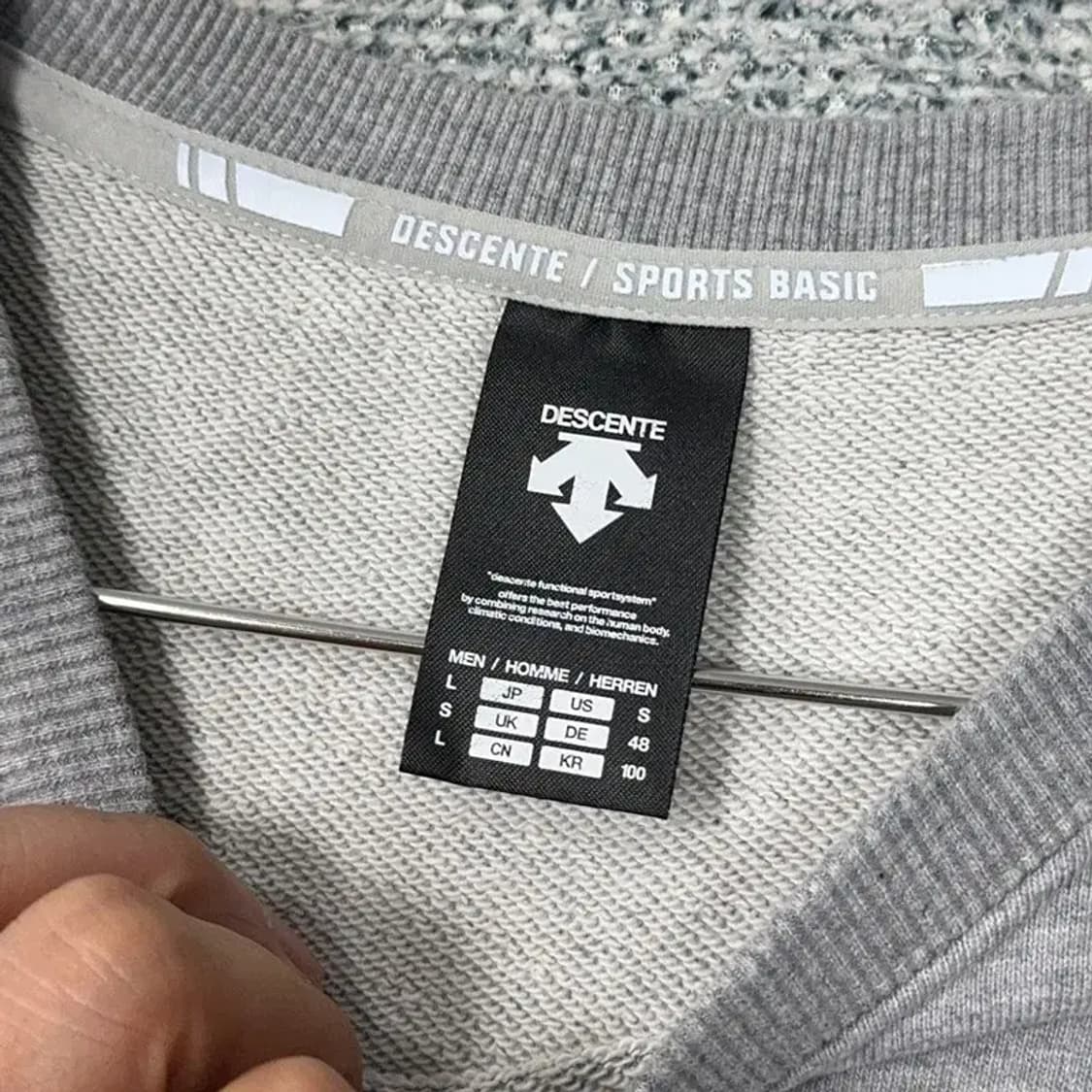 데상트 빅로고 프린팅 그레이 맨투맨 M 상품이미지3